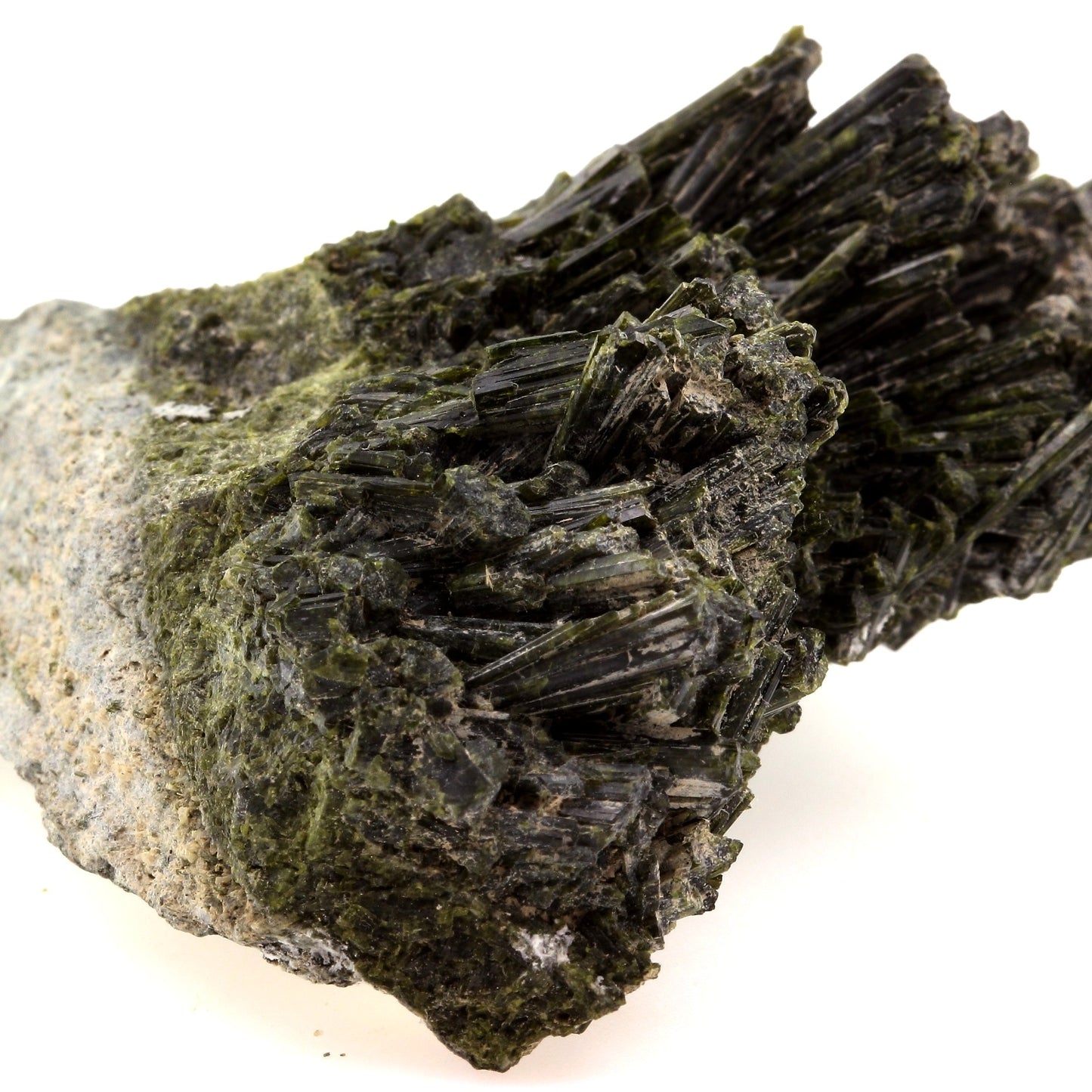 Epidote. 1045.4 carats. Cornillon, Bourg d'Oisans, Isère, France