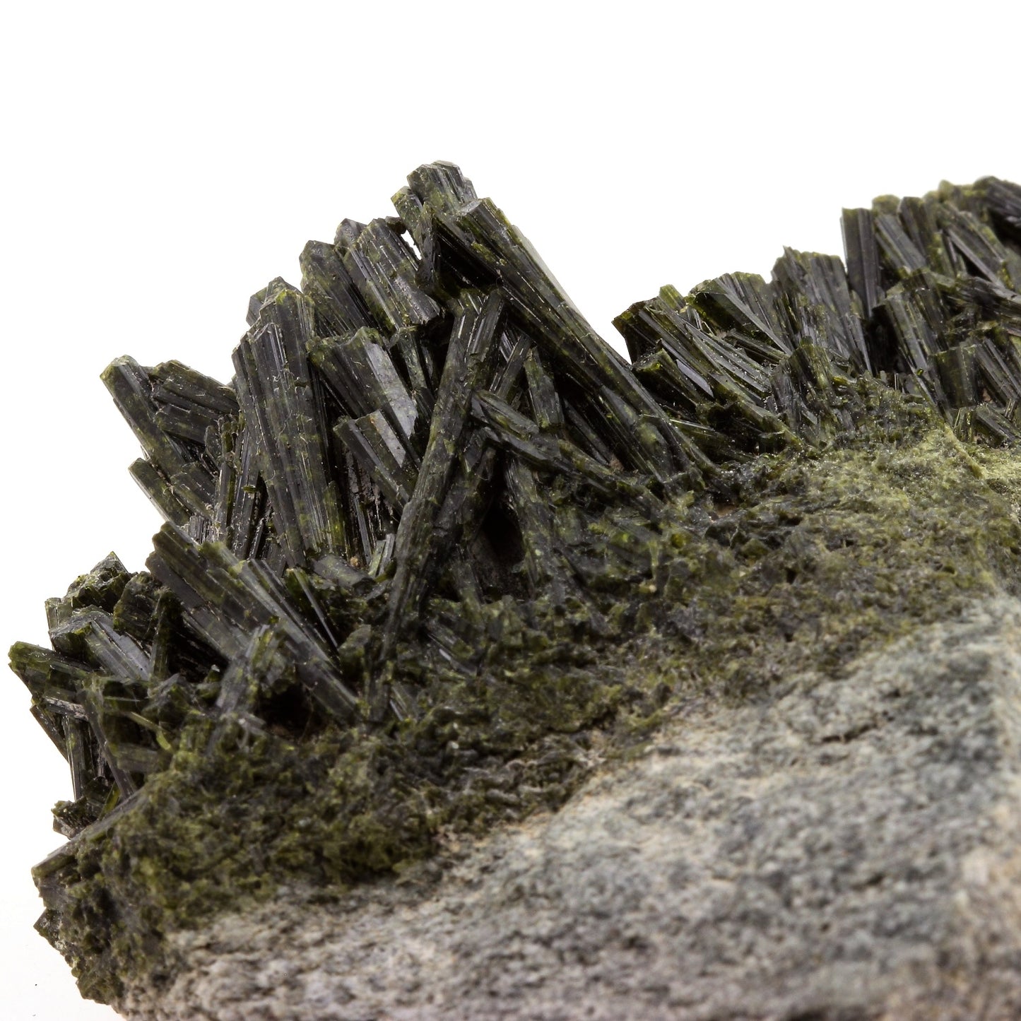 Epidote. 1045.4 carats. Cornillon, Bourg d'Oisans, Isère, France