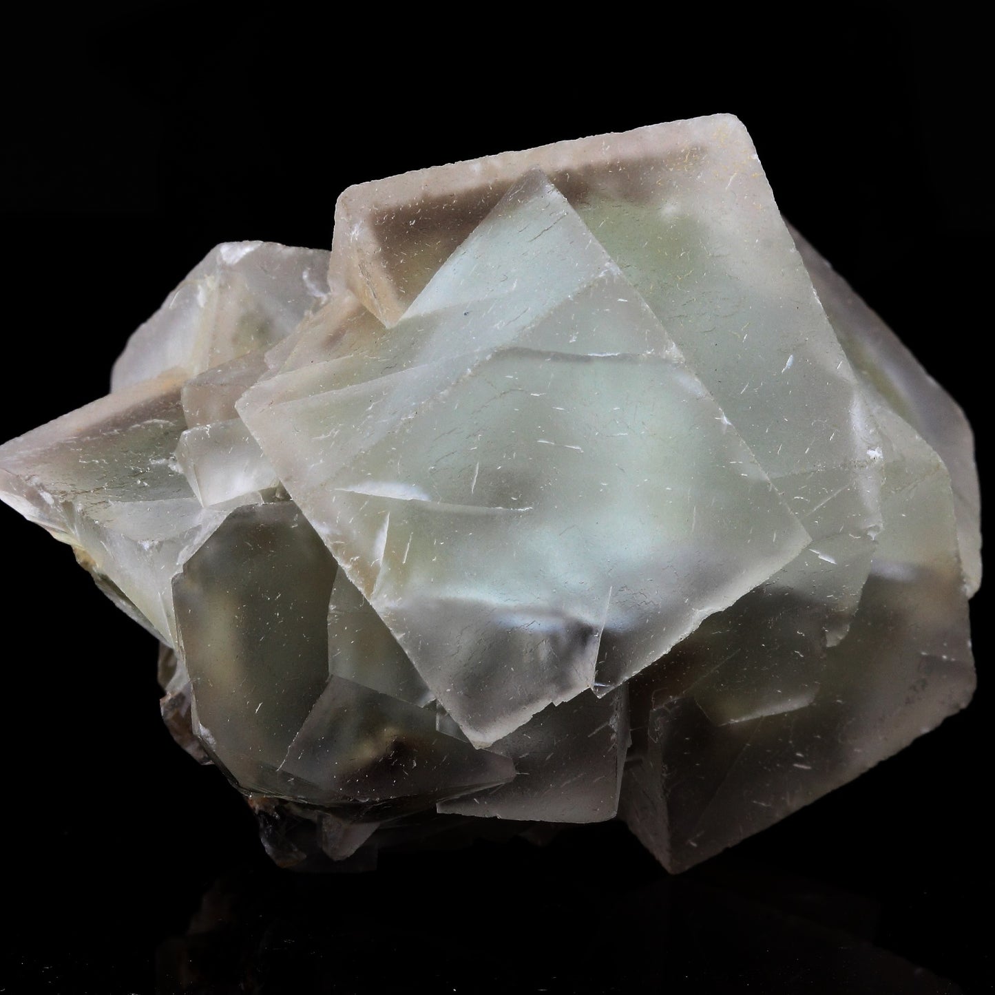 Fluorite. 775.2 carats. Xianghuapu Mine, Chenzhou Prefecture, Hunan Province, Chine