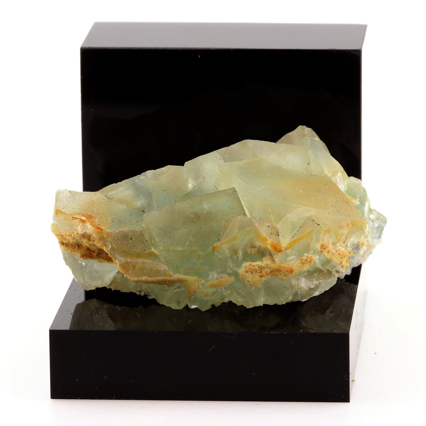 Fluorite. 175.3 carats. Xianghuapu Mine, Chenzhou Prefecture, Hunan Province, Chine