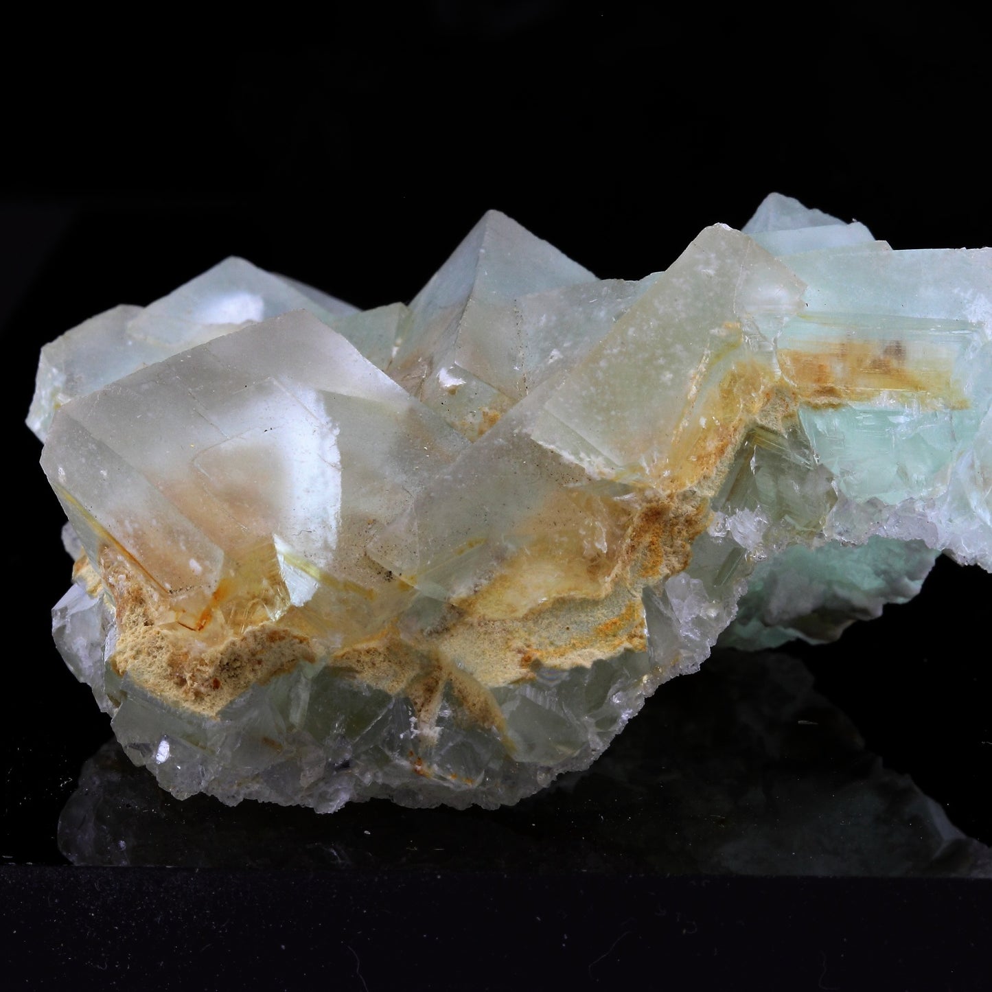 Fluorite. 430.2 carats. Xianghuapu Mine, Chenzhou Prefecture, Hunan Province, Chine