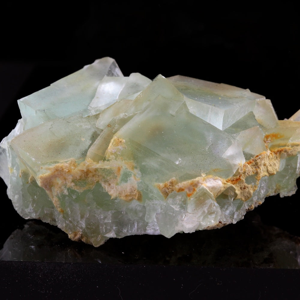 Fluorite. 415.2 carats. Xianghuapu Mine, Chenzhou Prefecture, Hunan Province, Chine