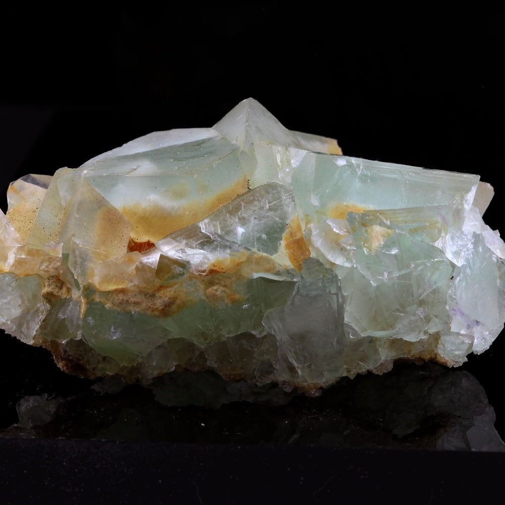 Fluorite. 415.2 carats. Xianghuapu Mine, Chenzhou Prefecture, Hunan Province, Chine