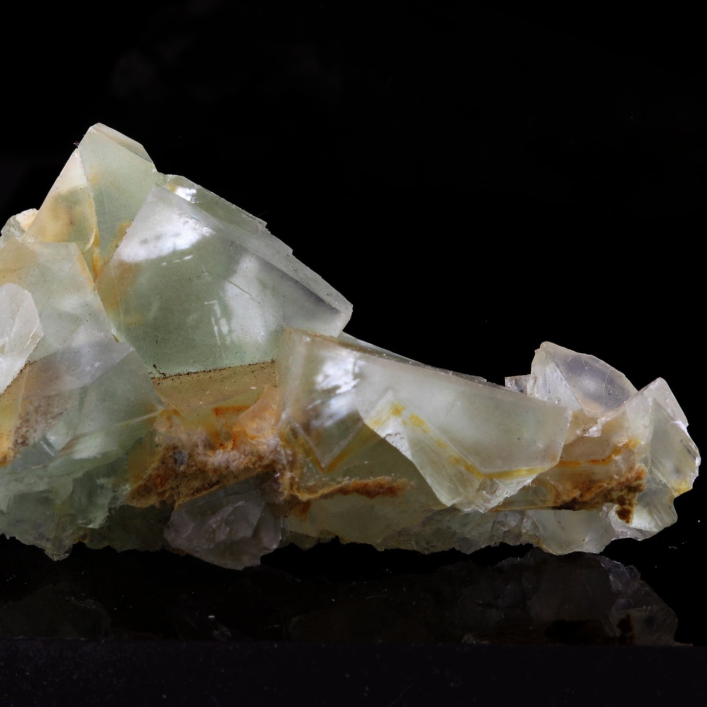 Fluorite. 275.7 carats. Xianghuapu Mine, Chenzhou Prefecture, Hunan Province, Chine