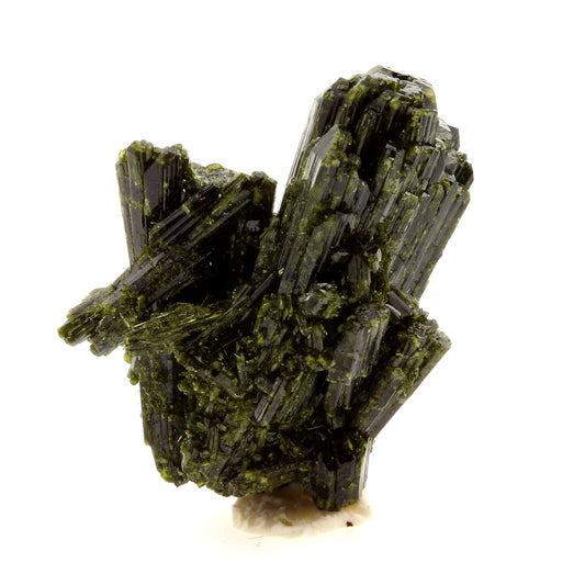 Epidote. 40.76 carats. Cornillon, Bourg d'Oisans, Isère, France