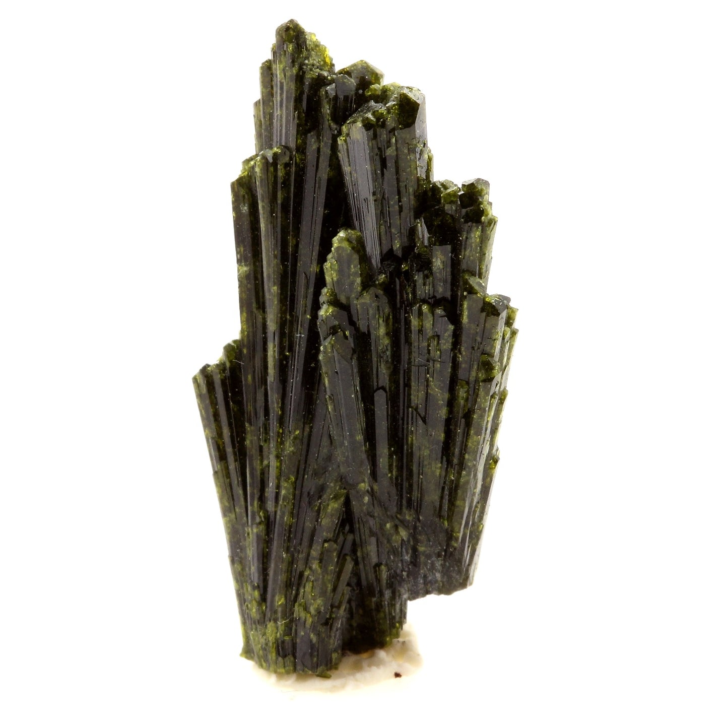 Epidote. 29.93 carats. Cornillon, Bourg d'Oisans, Isère, France