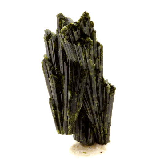 Epidote. 29.93 carats. Cornillon, Bourg d'Oisans, Isère, France