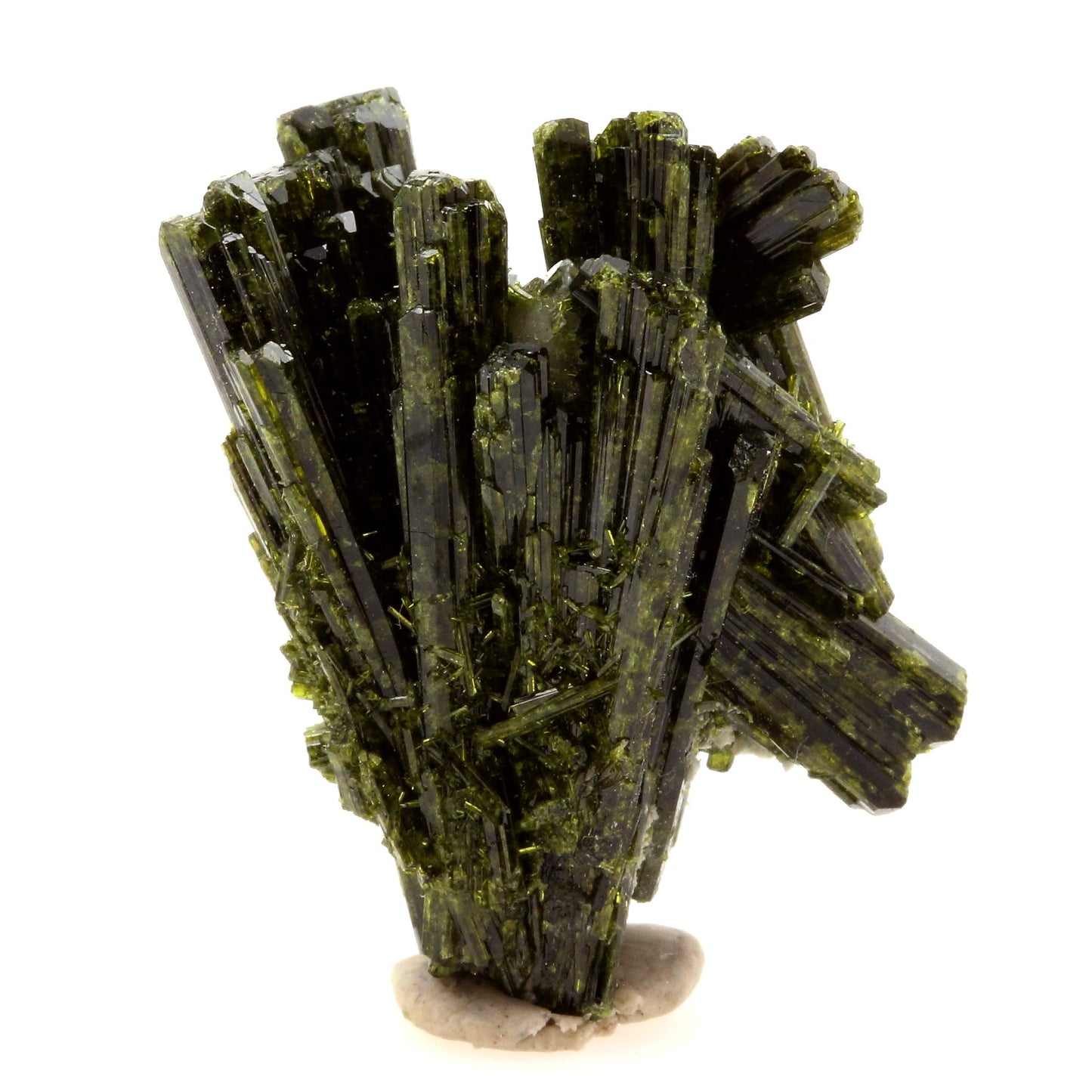 Epidote. 40.79 carats. Cornillon, Bourg d'Oisans, Isère, France