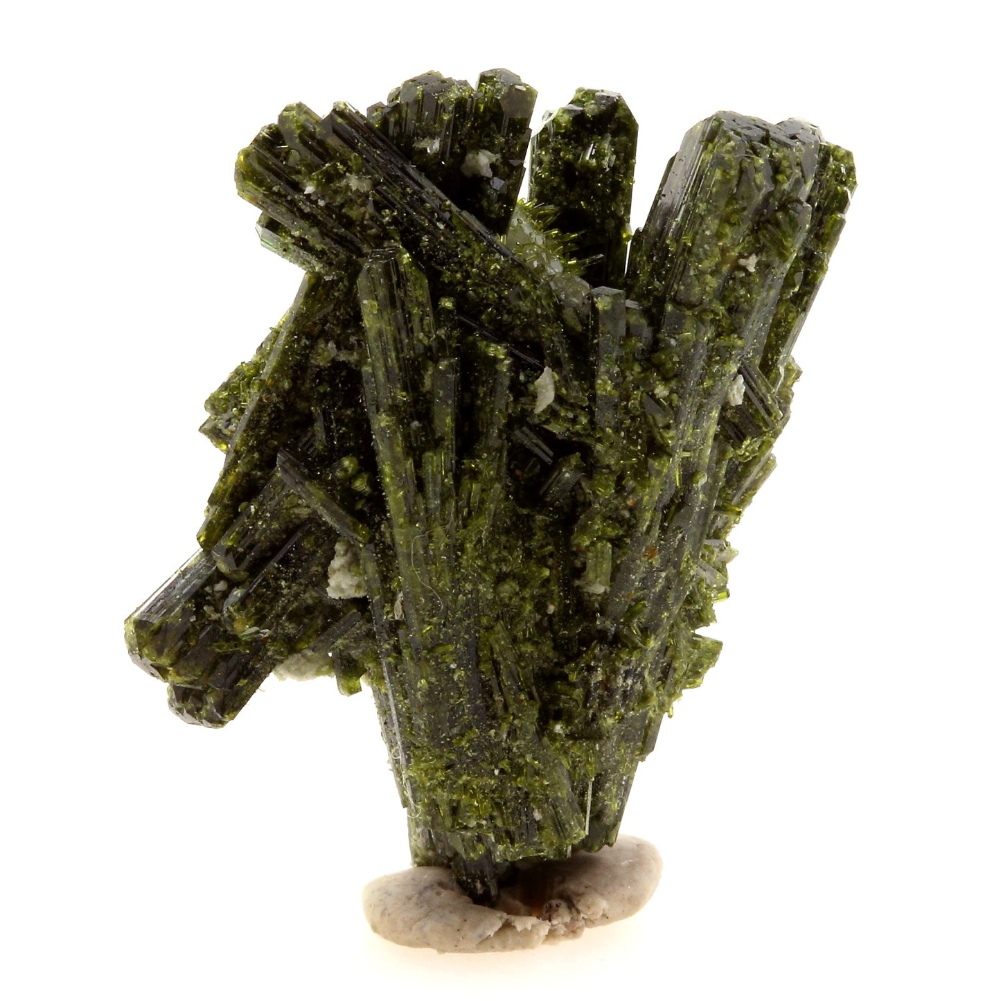 Epidote. 40.79 carats. Cornillon, Bourg d'Oisans, Isère, France