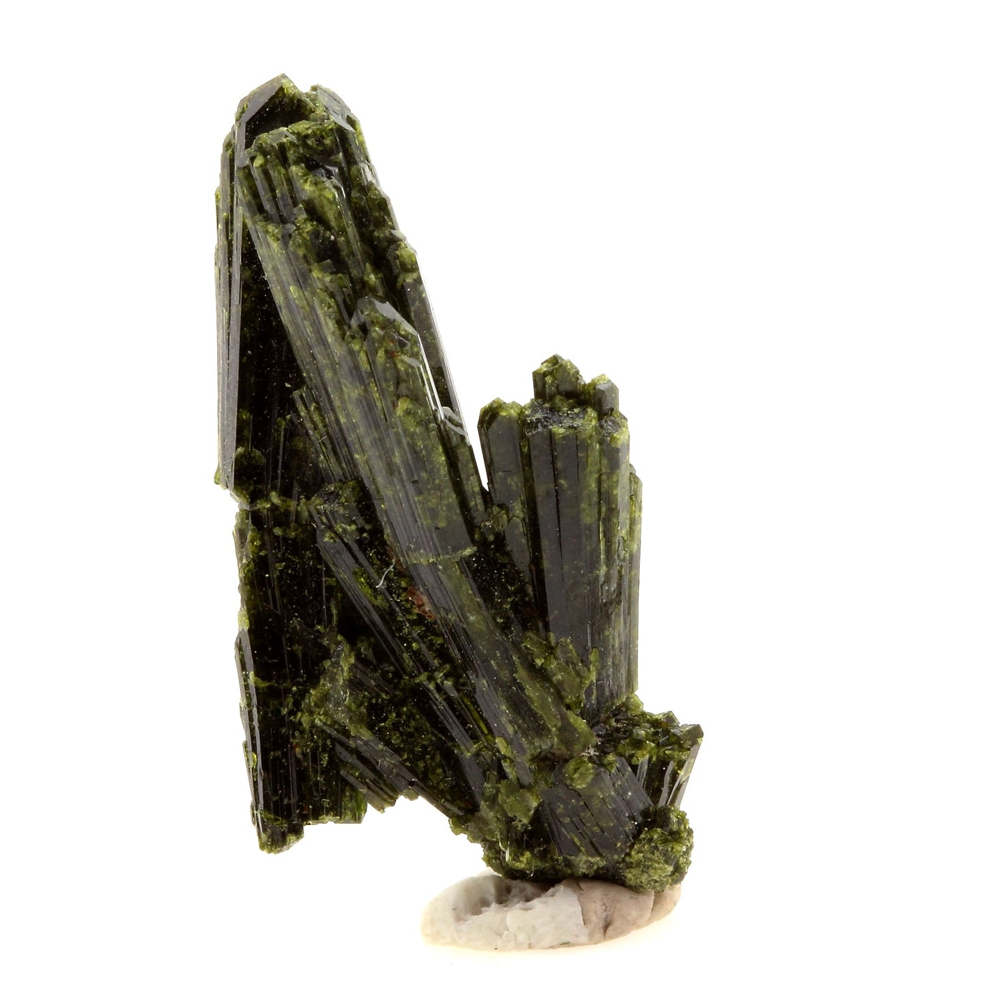 Epidote. 24.01 carats. Cornillon, Bourg d'Oisans, Isère, France