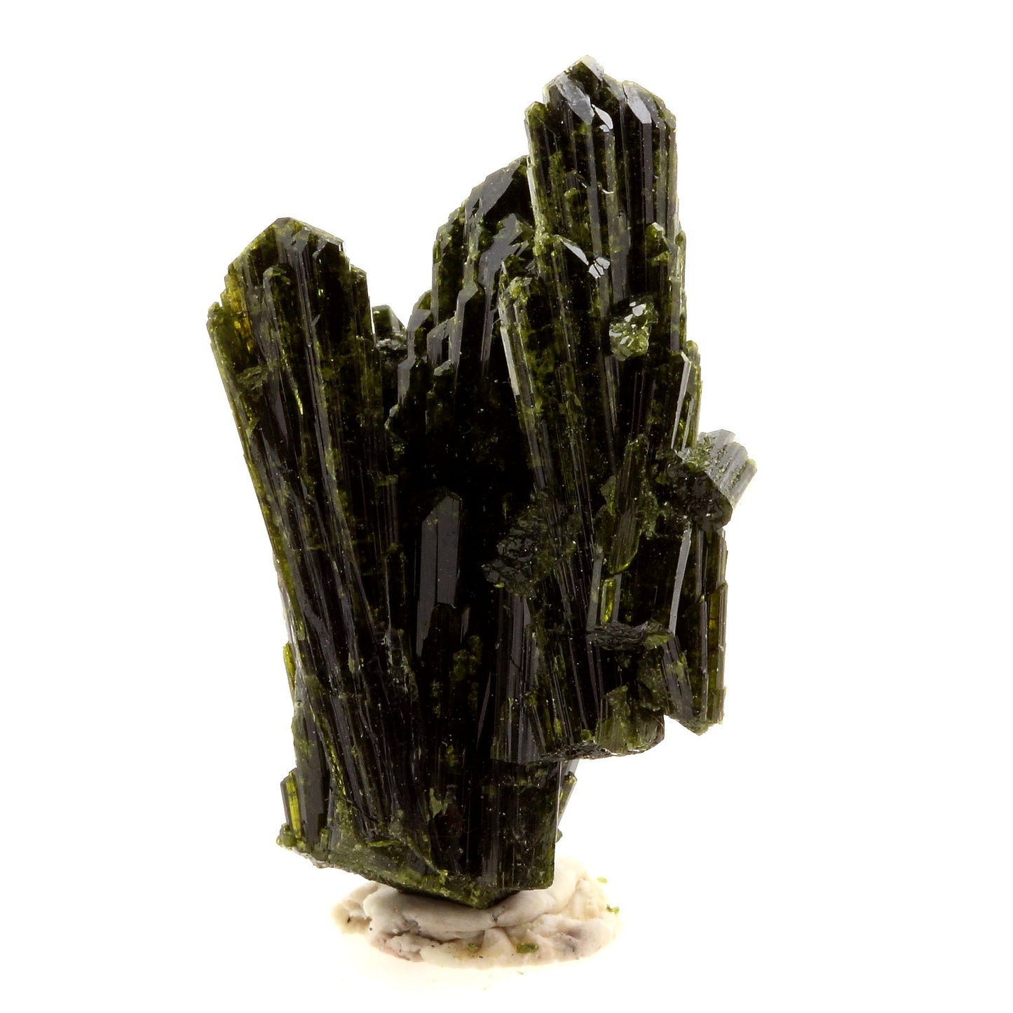 Epidote. 36.66 carats. Cornillon, Bourg d'Oisans, Isère, France