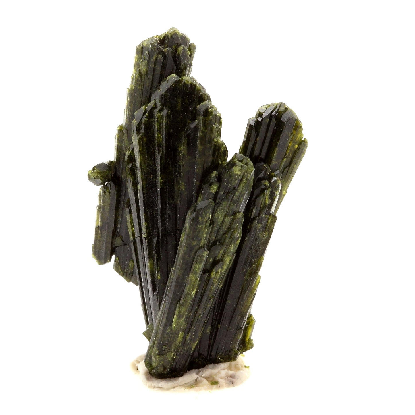 Epidote. 36.66 carats. Cornillon, Bourg d'Oisans, Isère, France