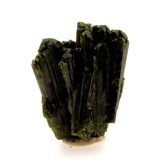 Epidote. 37.71 carats. Cornillon, Bourg d'Oisans, Isère, France