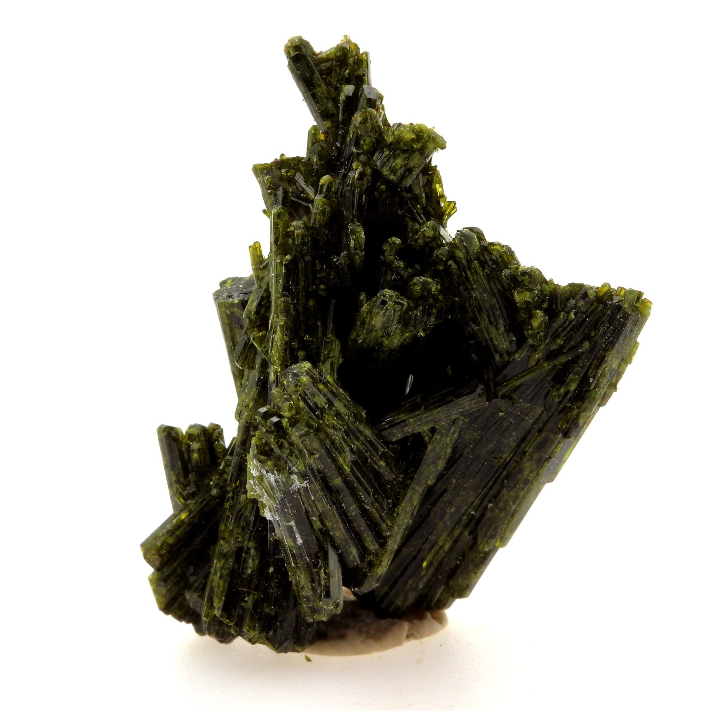 Epidote. 34.76 carats. Cornillon, Bourg d'Oisans, Isère, France