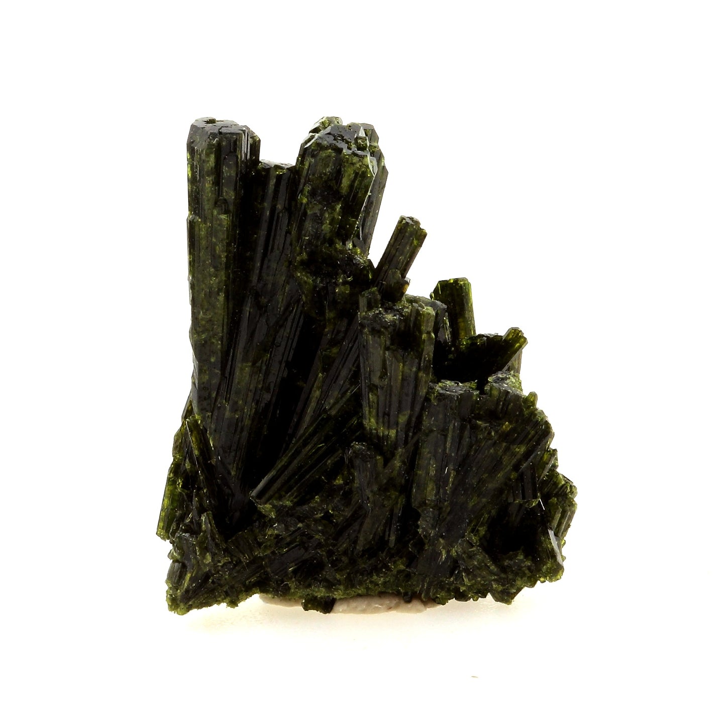 Epidote. 31.88 carats. Cornillon, Bourg d'Oisans, Isère, France