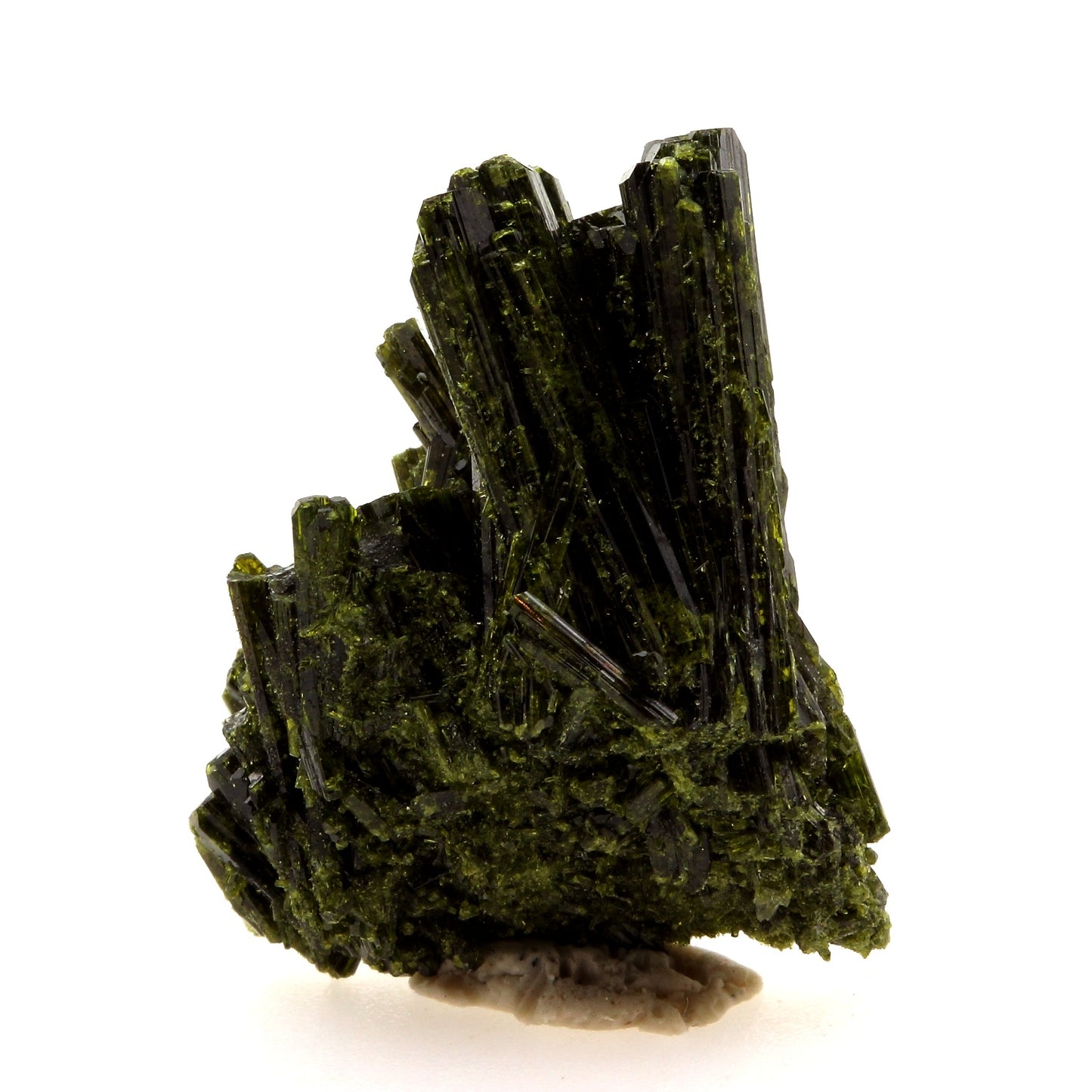 Epidote. 31.88 carats. Cornillon, Bourg d'Oisans, Isère, France