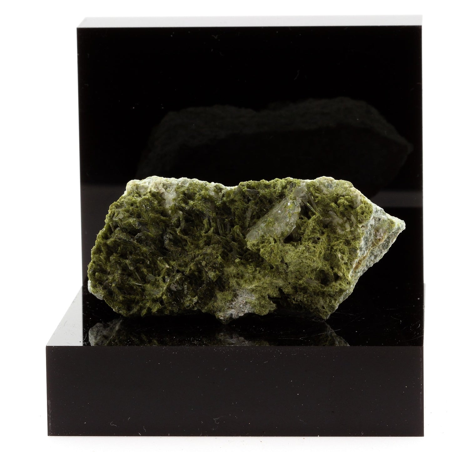 Epidote + Quartz. 350.2 carats. Cornillon, Bourg d'Oisans, Isère, France