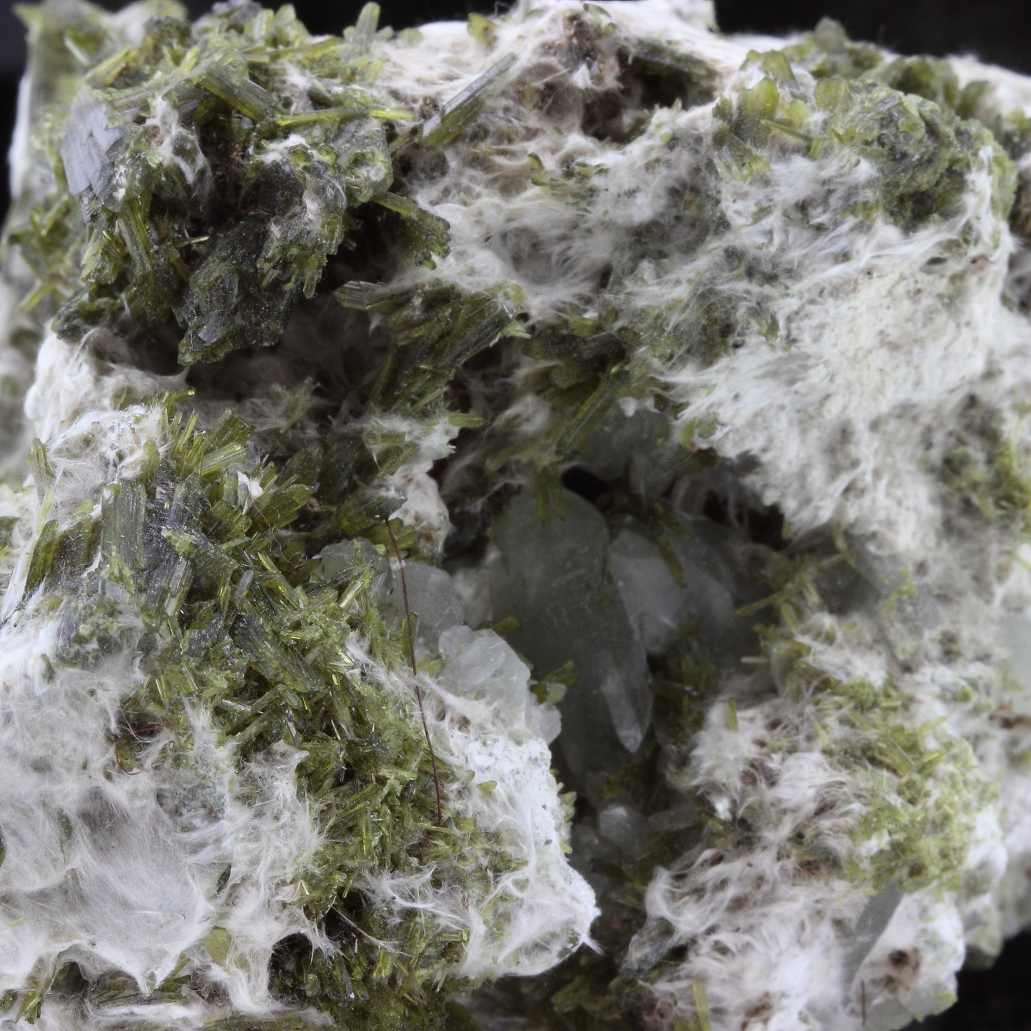 Epidote, Quartz, Byssolite. 885.2 carats. Chamrousse, Vizille, Isère, France