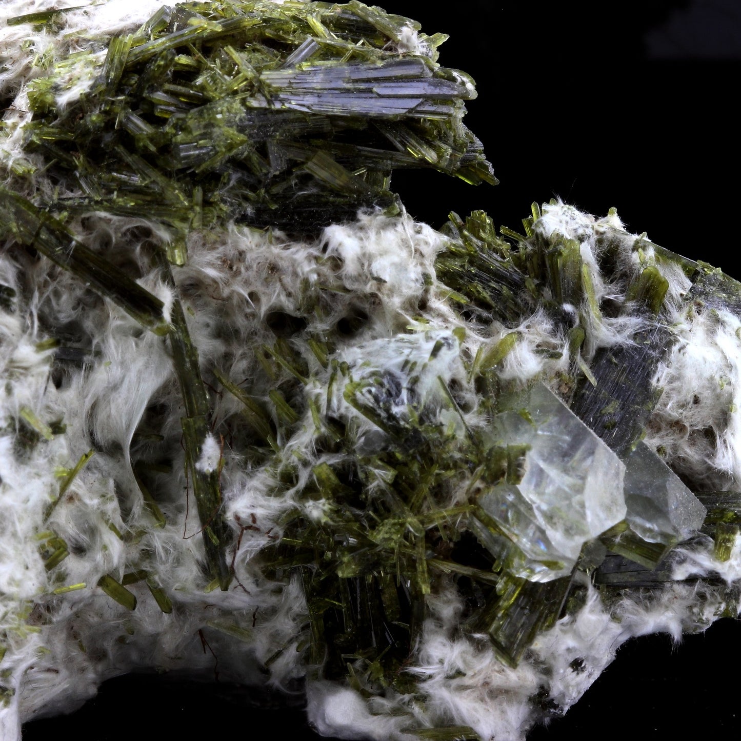 Epidote, Quartz, Byssolite. 885.2 carats. Chamrousse, Vizille, Isère, France