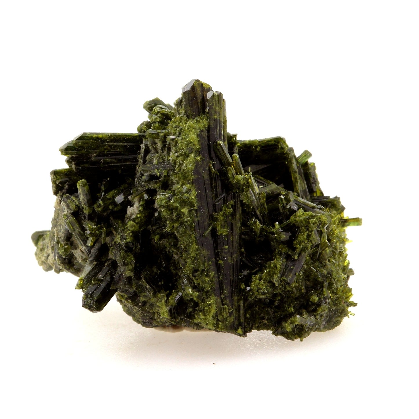 Epidote. 59.17 carats. Cornillon, Bourg d'Oisans, Isère, France