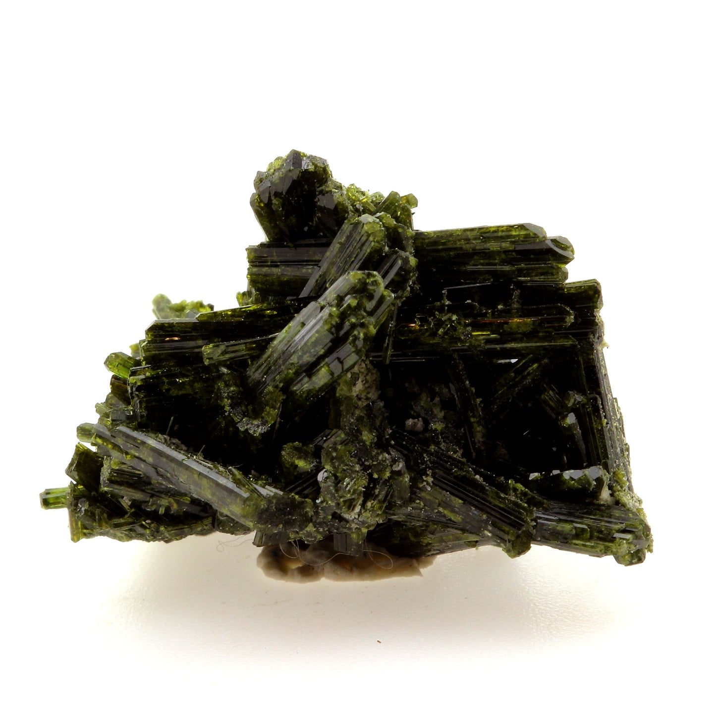 Epidote. 59.17 carats. Cornillon, Bourg d'Oisans, Isère, France