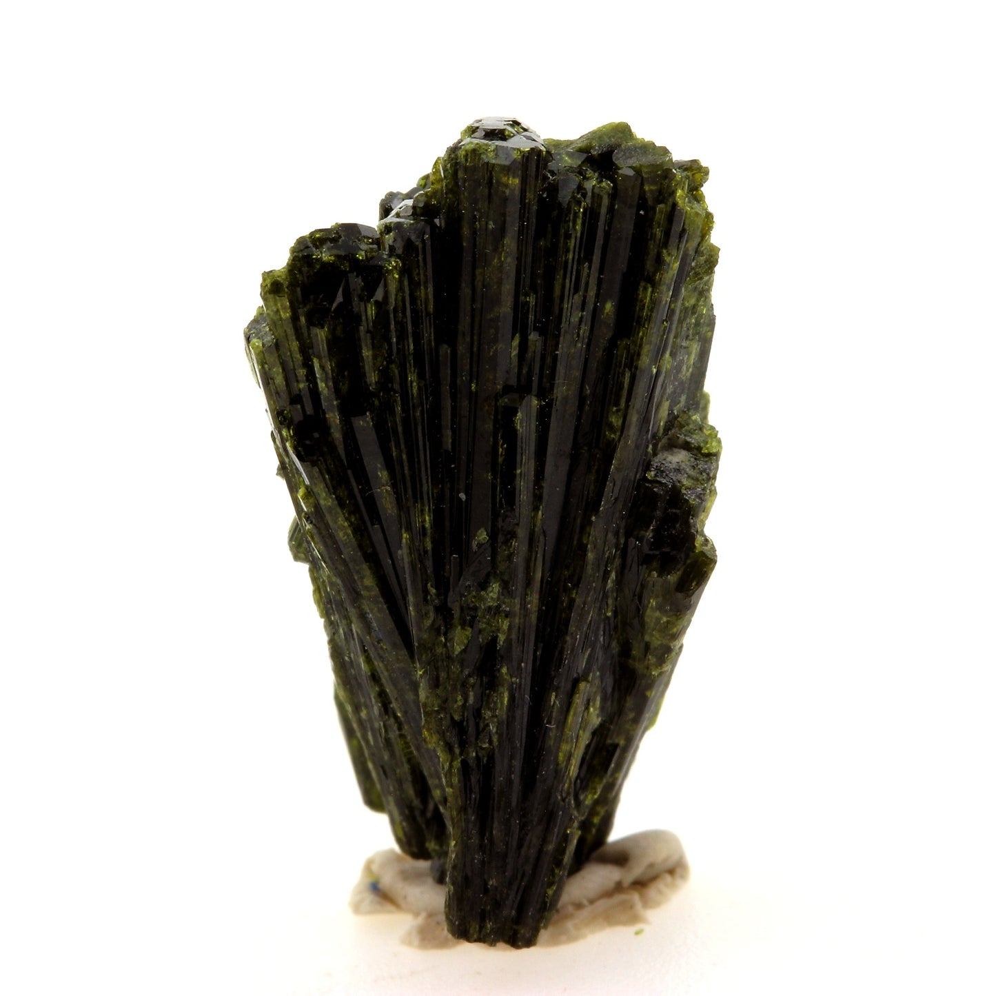 Epidote. 34.47 carats. Cornillon, Bourg d'Oisans, Isère, France