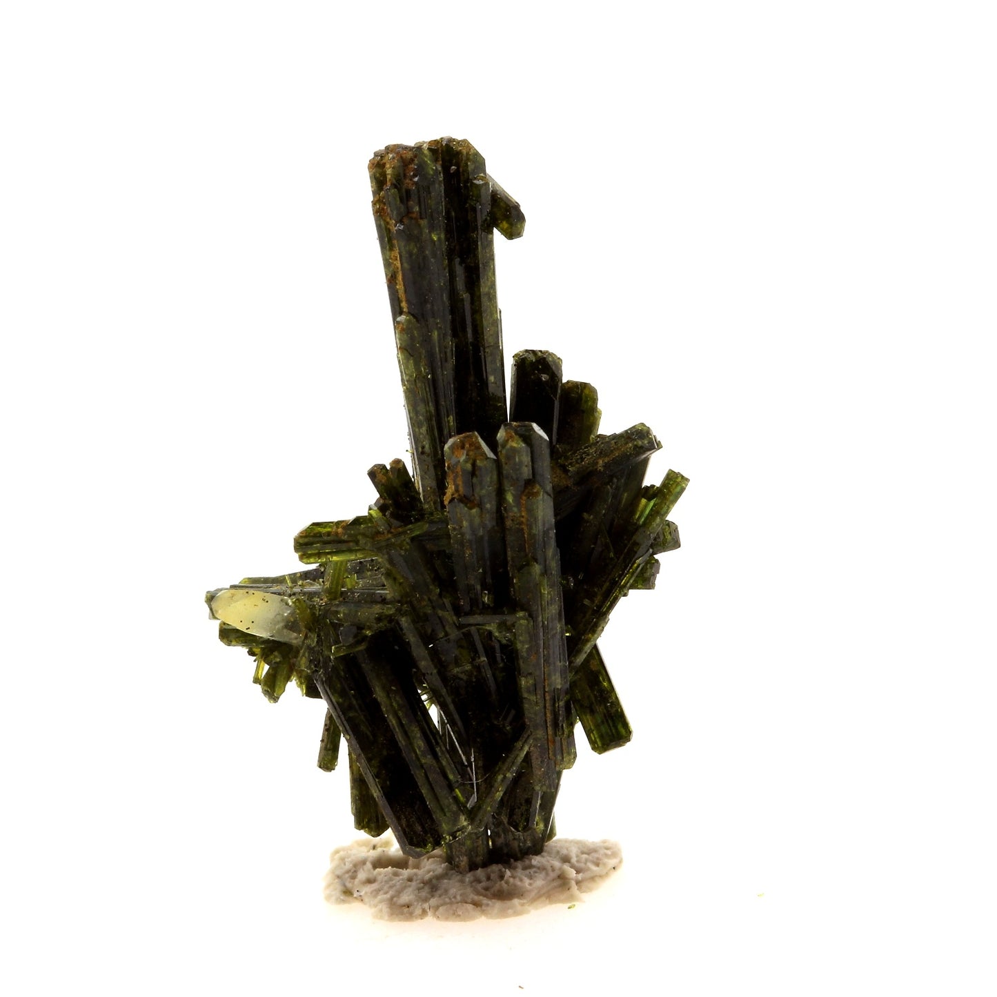 Epidote. 15.55 carats. Cornillon, Bourg d'Oisans, Isère, France