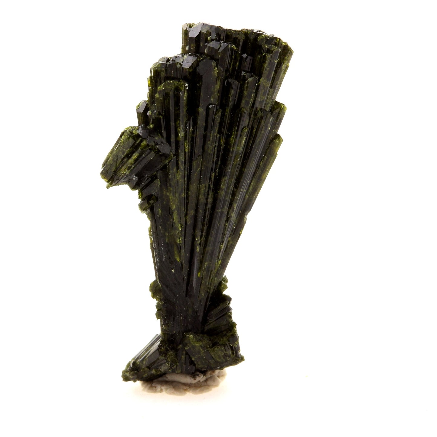 Epidote. 21.15 carats. Cornillon, Bourg d'Oisans, Isère, France