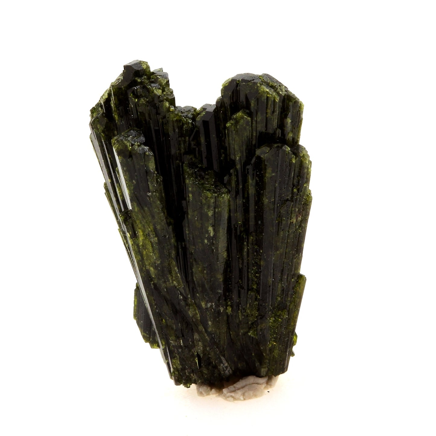 Epidote. 29.36 carats. Cornillon, Bourg d'Oisans, Isère, France