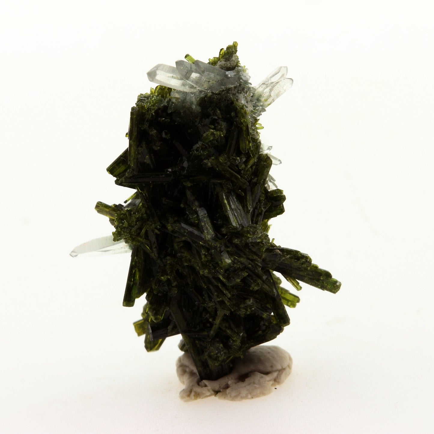 Epidote + Quartz. 13.09 carats. Cornillon, Bourg d'Oisans, Isère, France