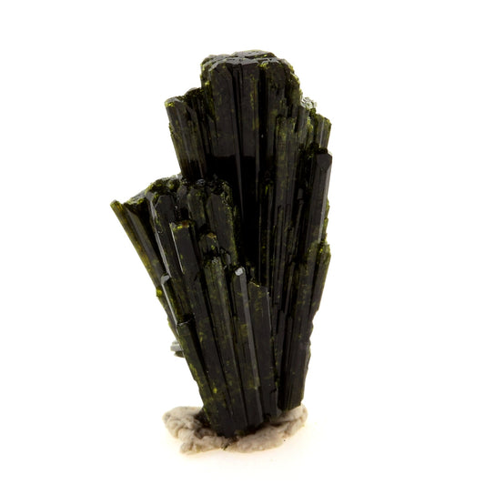 Epidote. 26.60 carats. Cornillon, Bourg d'Oisans, Isère, France