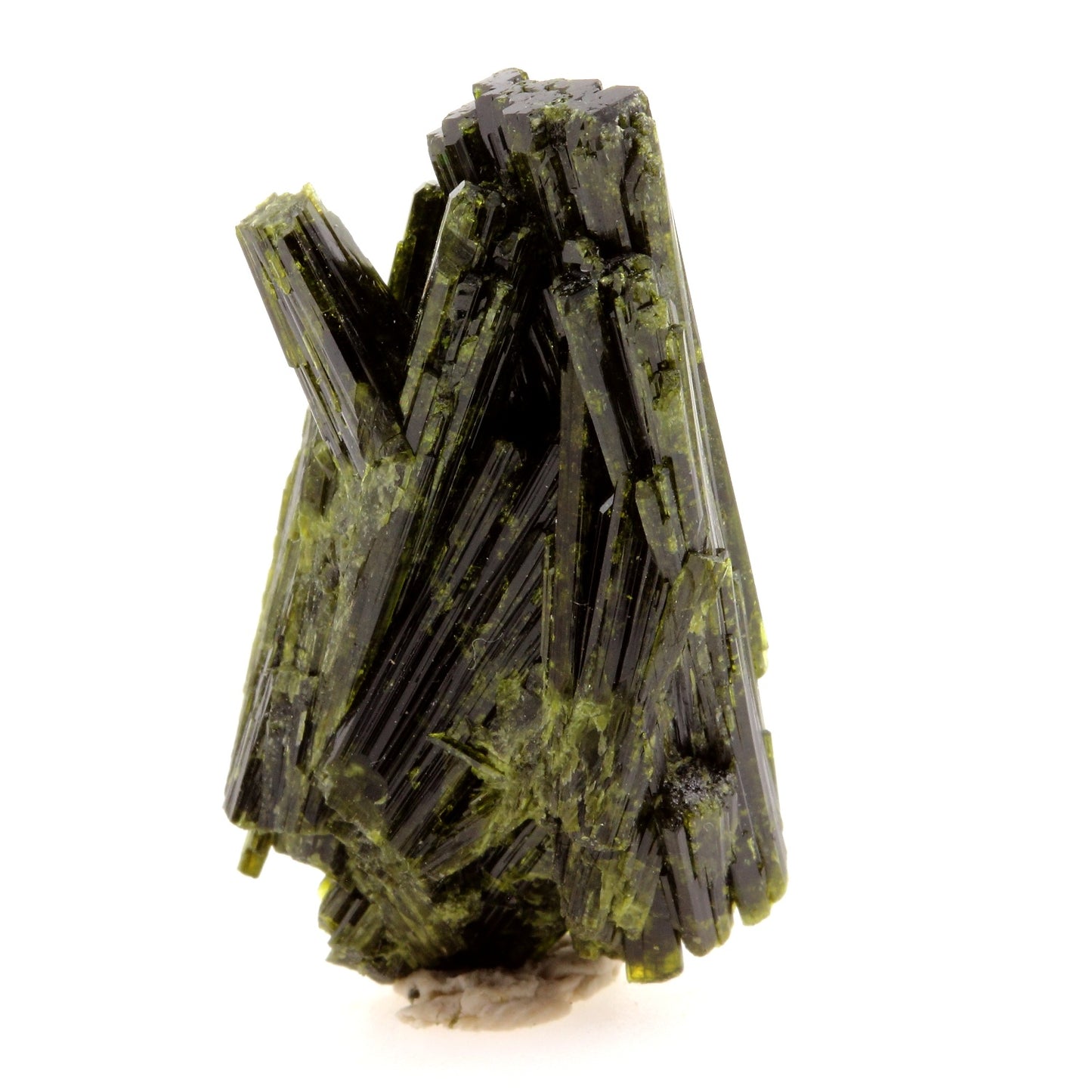 Epidote. 51.60 carats. Cornillon, Bourg d'Oisans, Isère, France