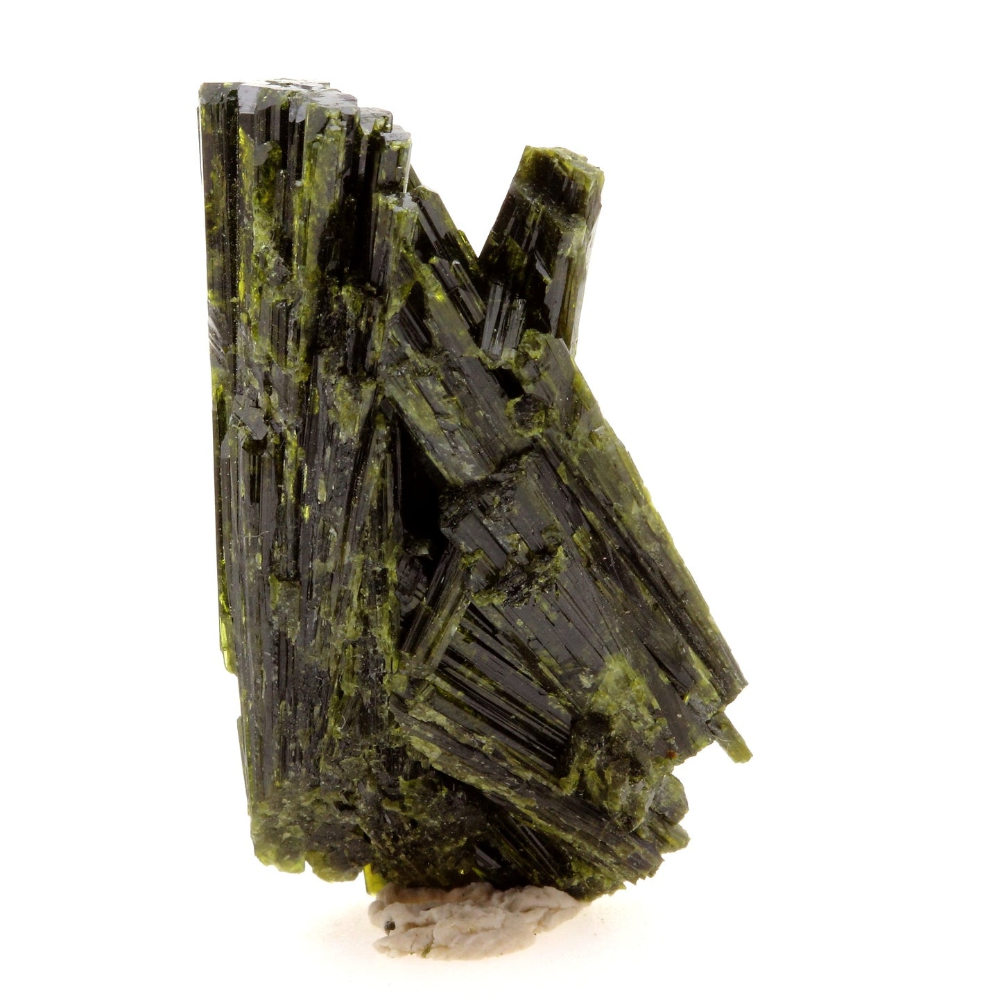 Epidote. 51.60 carats. Cornillon, Bourg d'Oisans, Isère, France