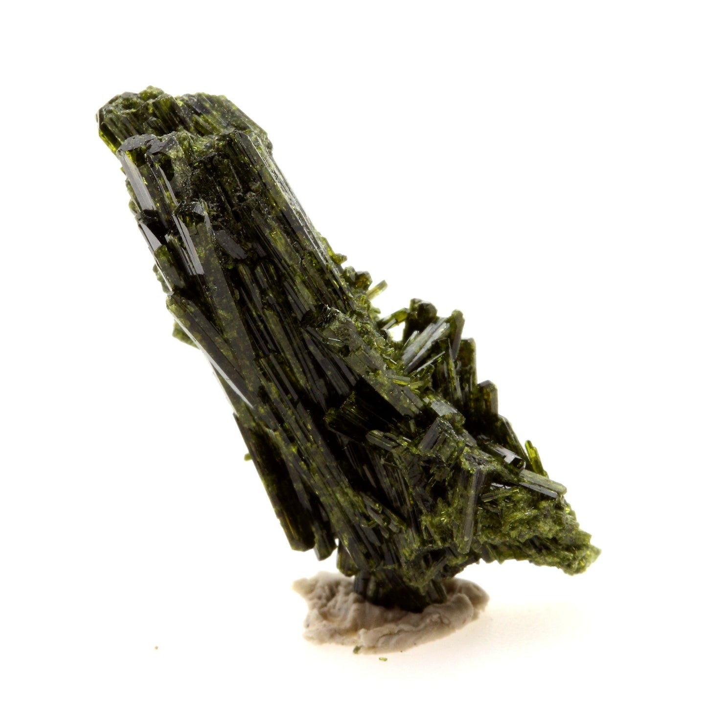 Epidote. 29.24 carats. Cornillon, Bourg d'Oisans, Isère, France