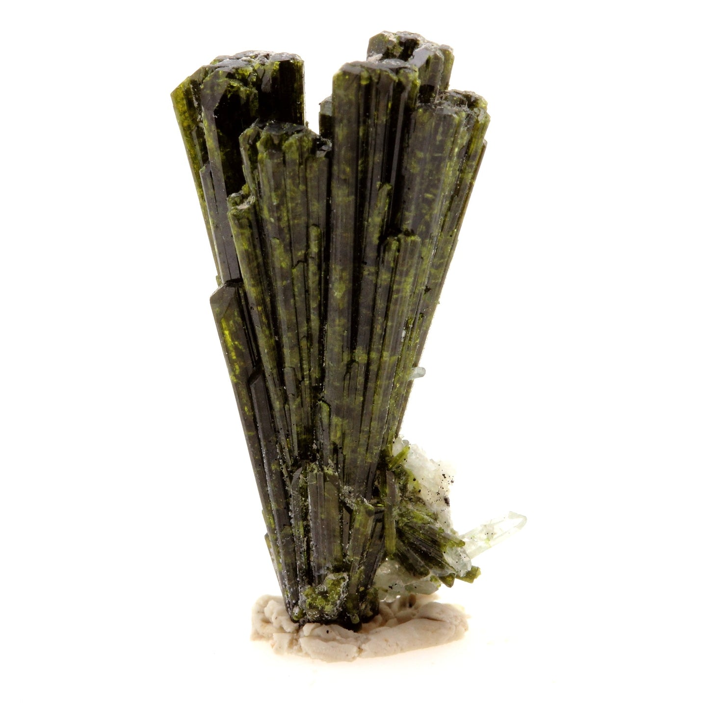 Epidote. 19.95 carats. Cornillon, Bourg d'Oisans, Isère, France