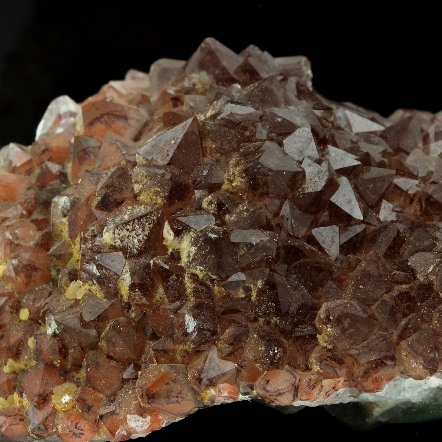 Quartz Hématoïde + Fluorite. 577.3 carats. L'Argentolle, Saint-Prix, France