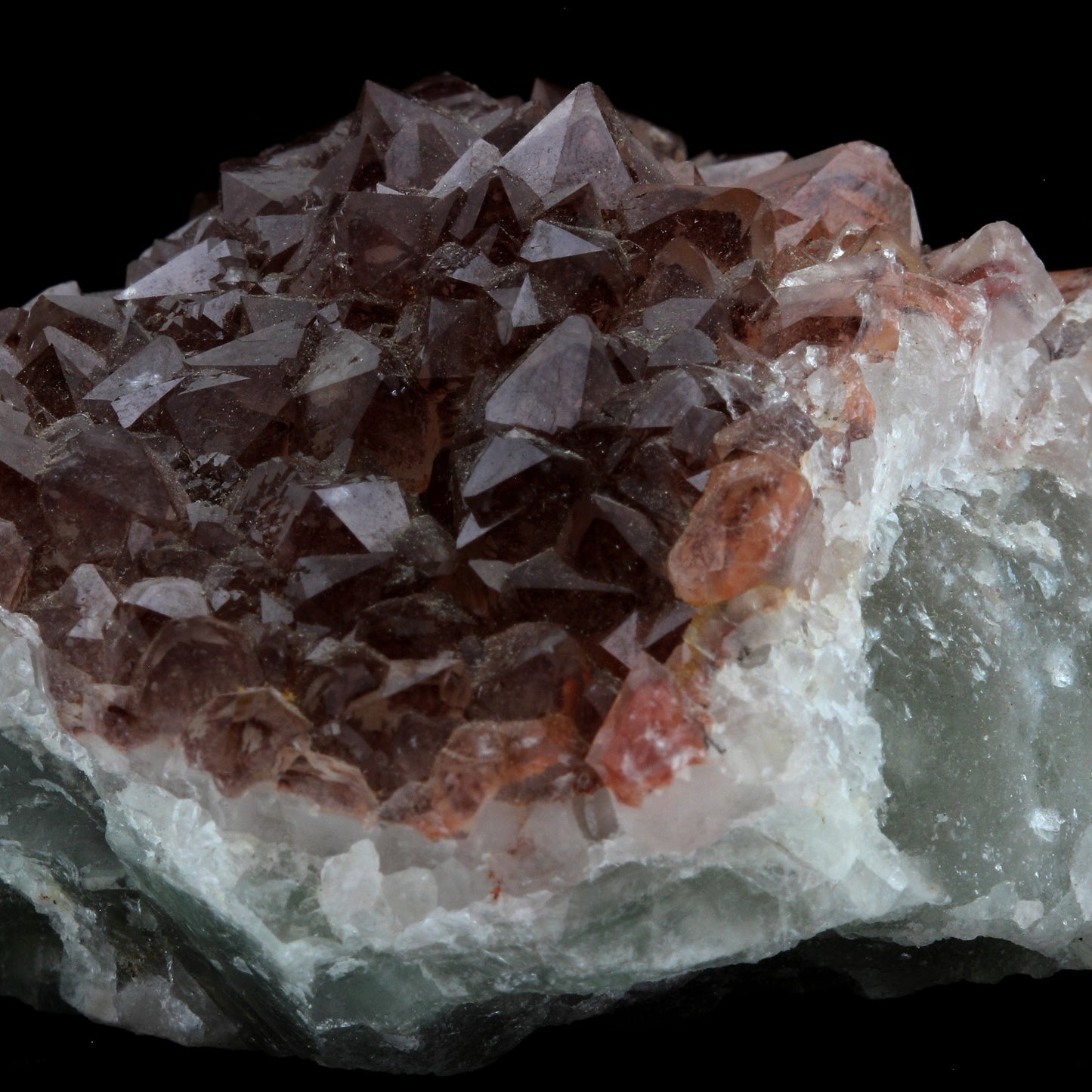 Quartz Hématoïde + Fluorite. 577.3 carats. L'Argentolle, Saint-Prix, France