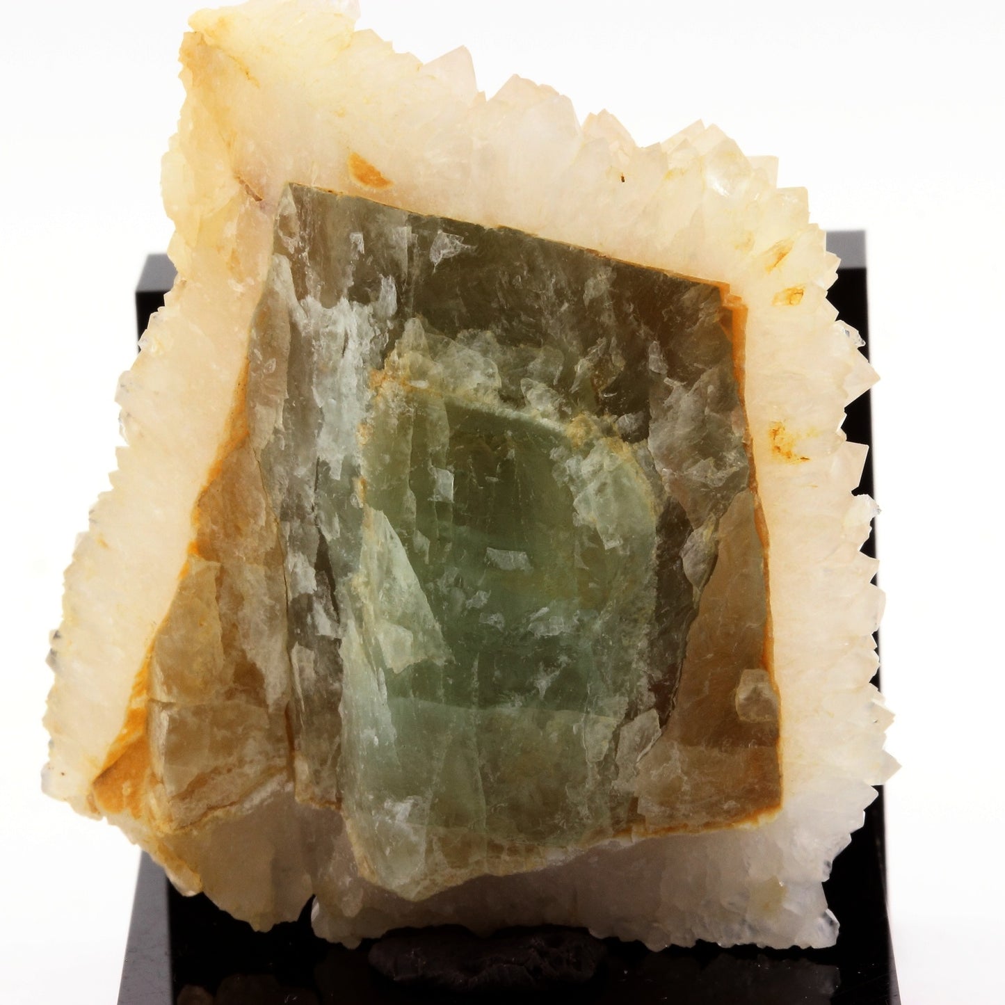 Fluorite + Quartz. 217.1 carats. Pratclaux, Langeac, Haute-Loire, France