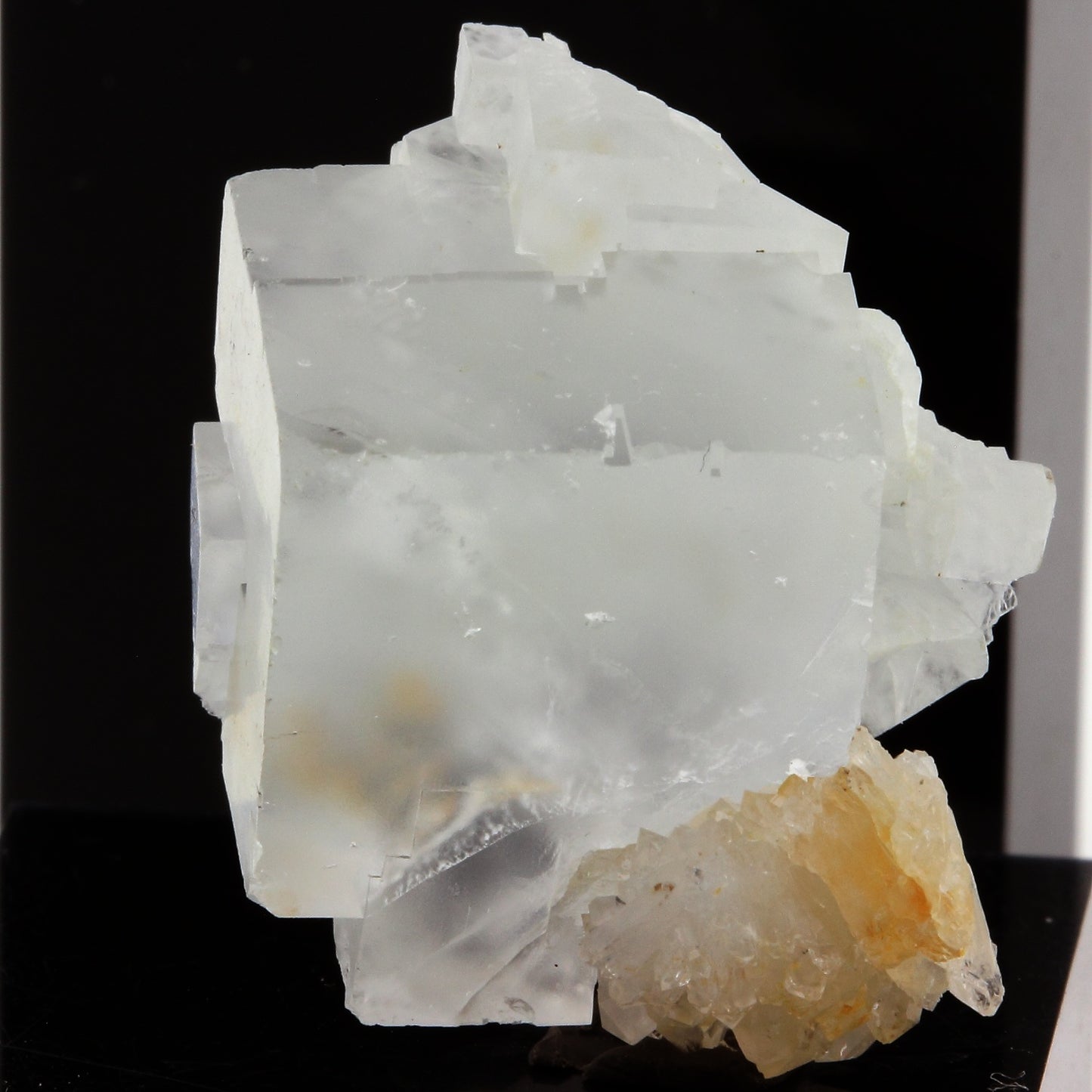 Fluorite + Quartz. 52.1 carats. Pratclaux, Langeac, Haute-Loire, France