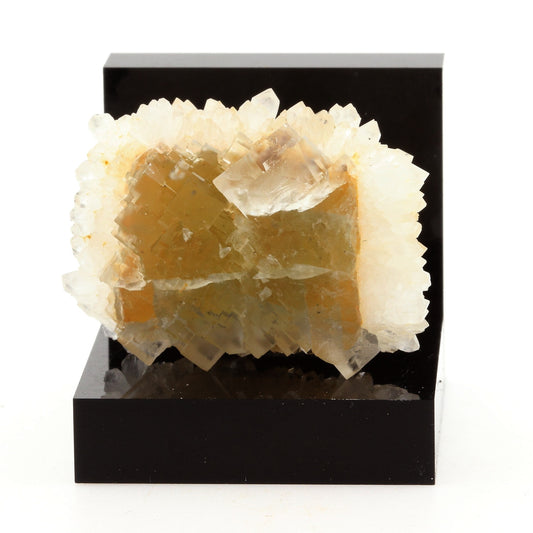 Fluorite + Quartz. 183.3 carats. Pratclaux, Langeac, Haute-Loire, France