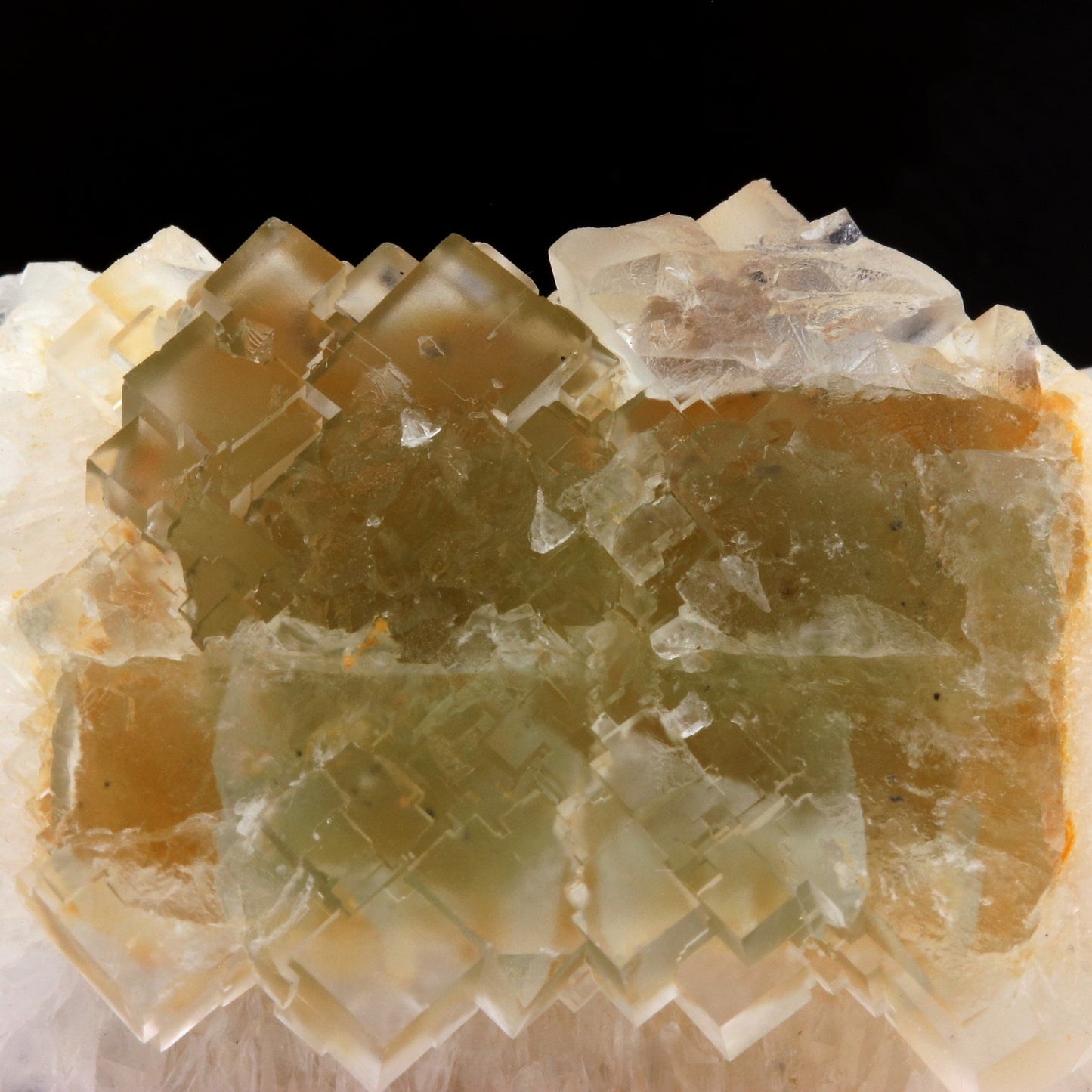 Fluorite + Quartz. 183.3 carats. Pratclaux, Langeac, Haute-Loire, France