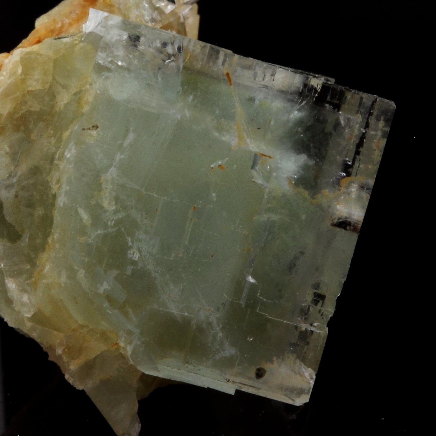 Fluorite. 83.9 carats. Pratclaux, Langeac, Haute-Loire, France