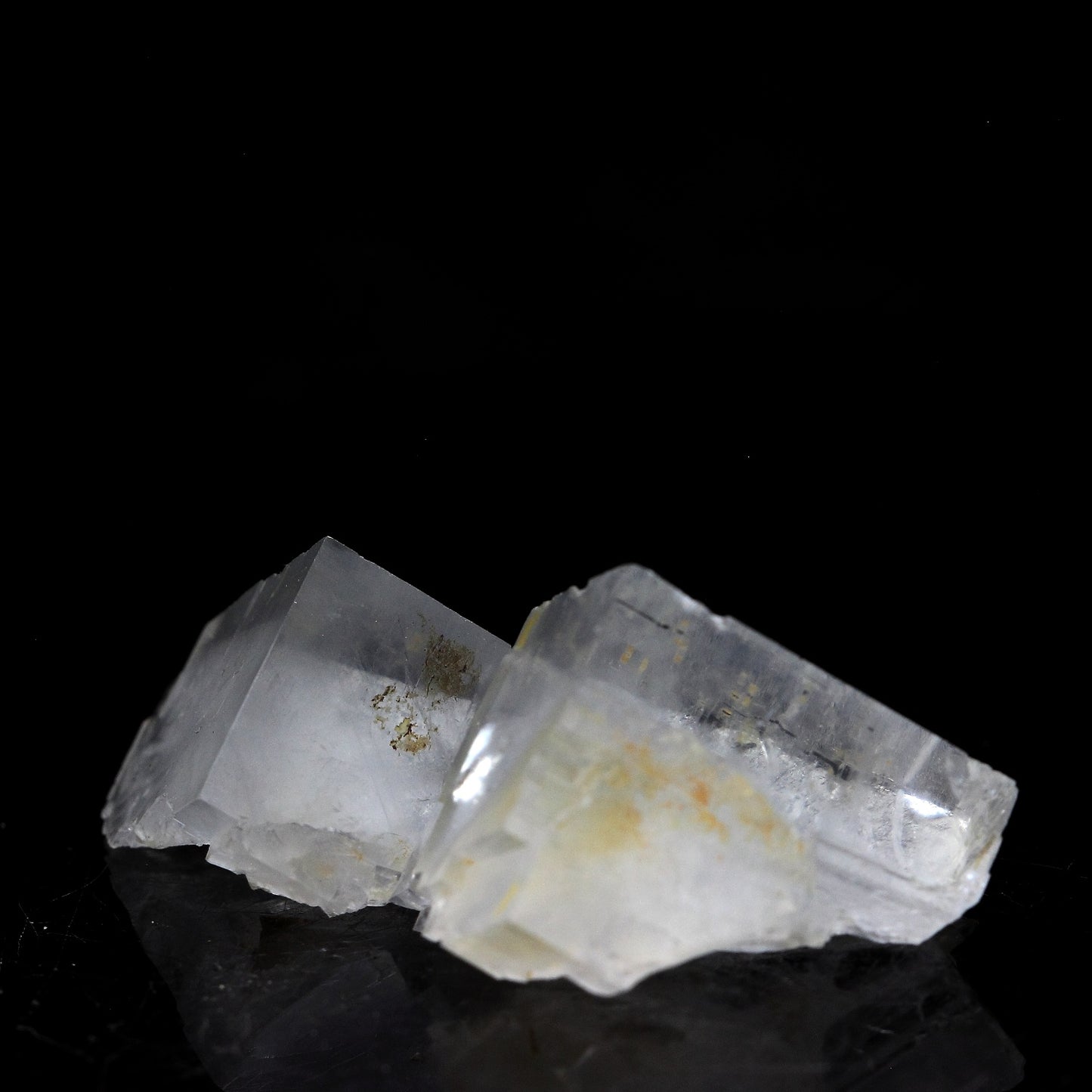 Fluorite. 56.51 carats. Pratclaux, Langeac, Haute-Loire, France
