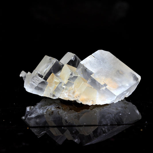 Fluorite. 87.16 carats. Pratclaux, Langeac, Haute-Loire, France