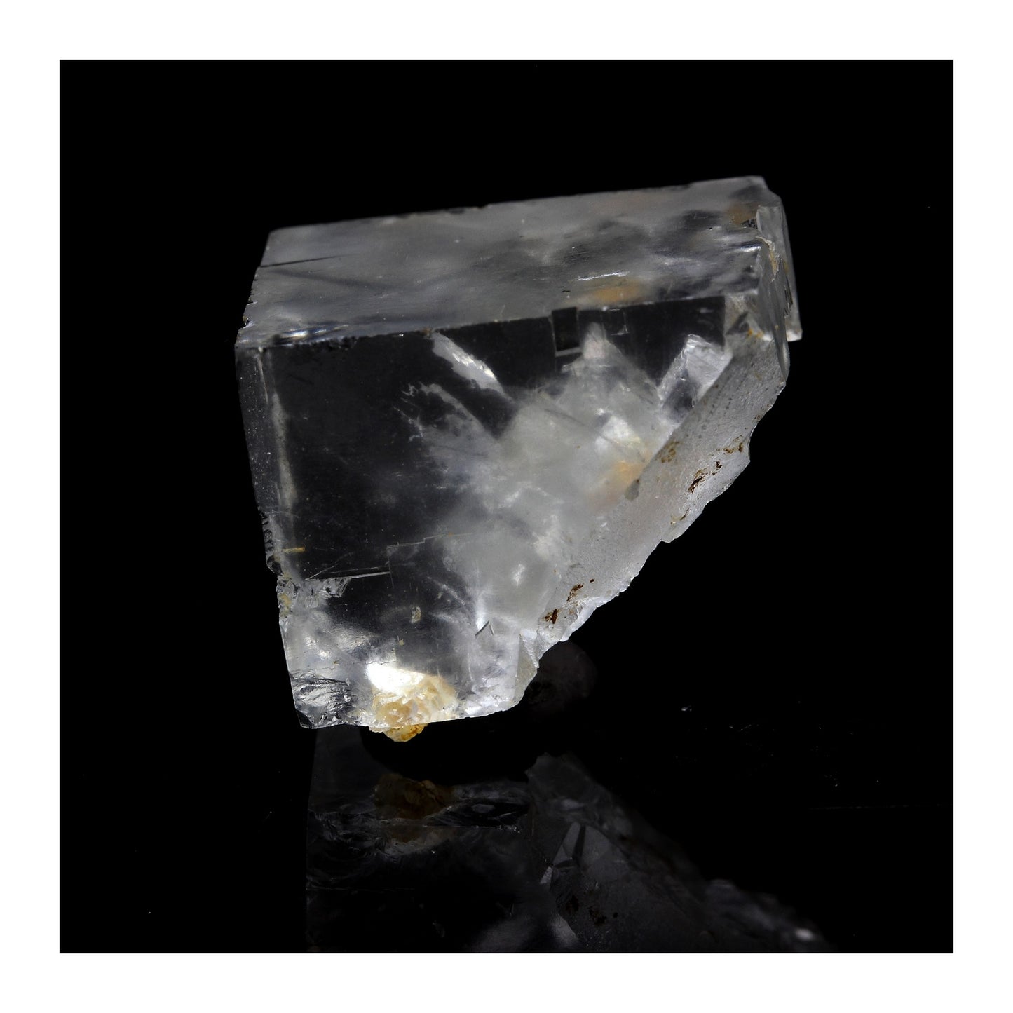 Fluorite. 52.9 carats. Langeac, Haute-Loire, France