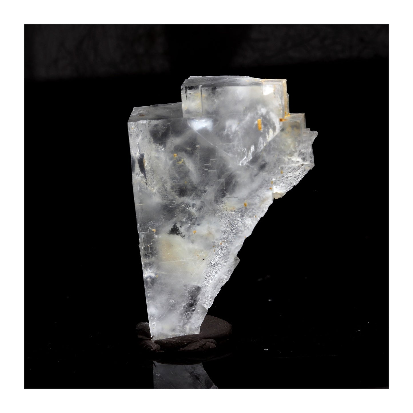 Fluorite. 84.3 carats. Langeac, Haute-Loire, France