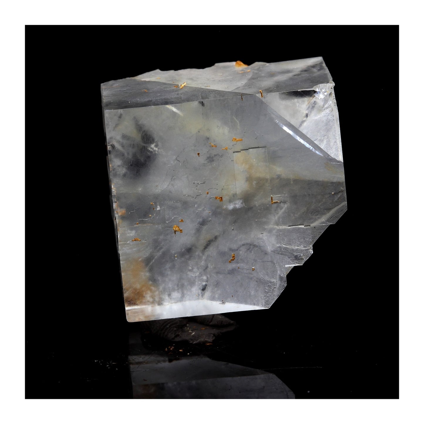 Fluorite. 118.4 carats. Langeac, Haute-Loire, France