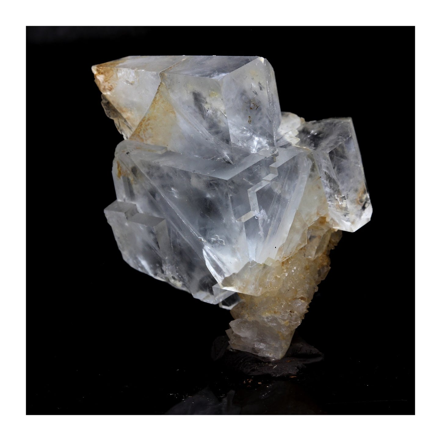 Fluorite + Quartz. 90.1 carats. Langeac, Haute-Loire, France