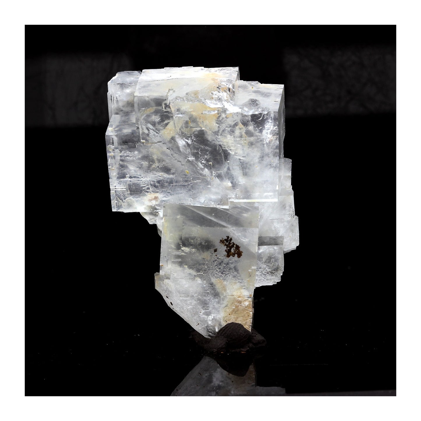 Fluorite. 139.3 carats. Langeac, Haute-Loire, France