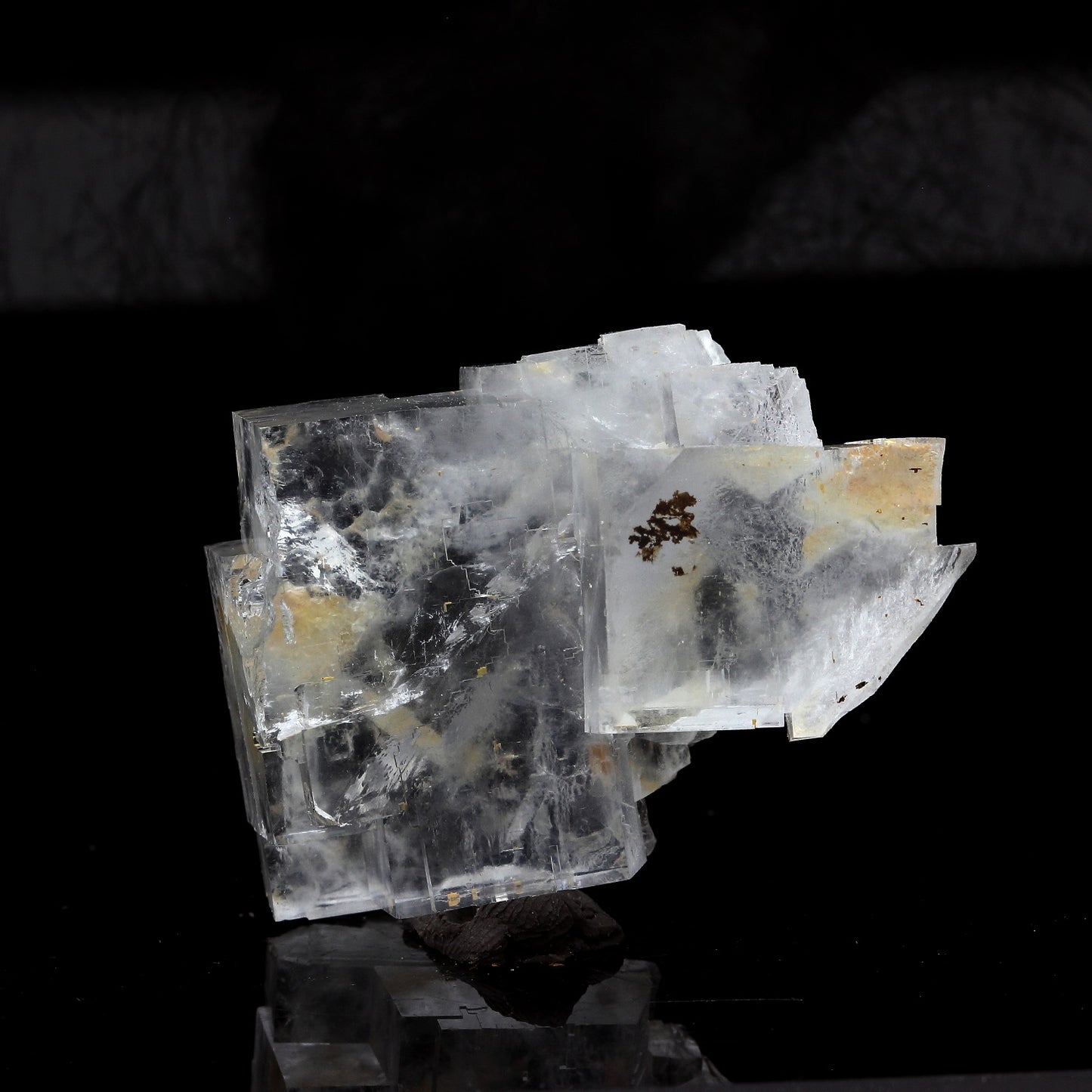 Fluorite. 139.3 carats. Langeac, Haute-Loire, France